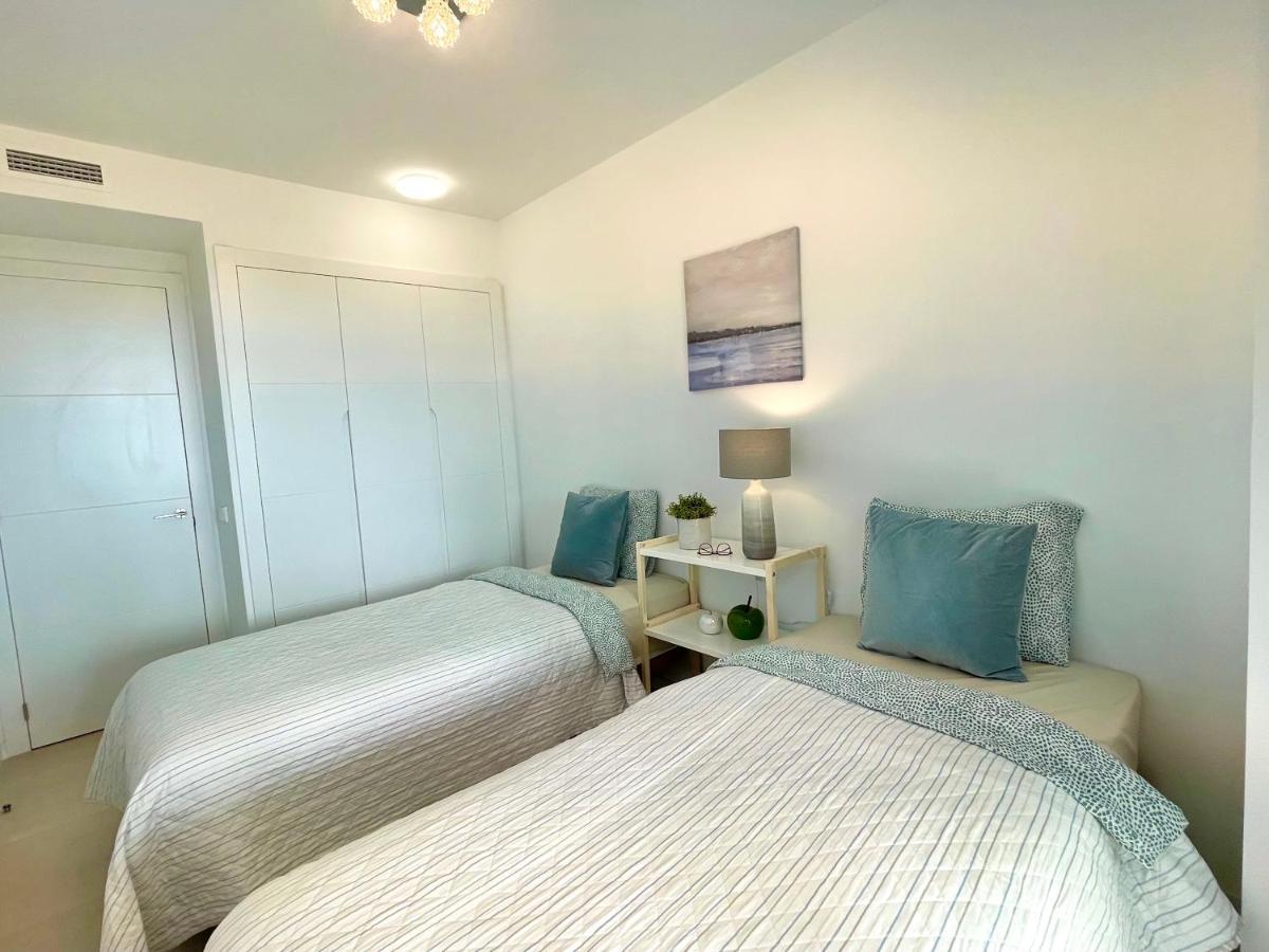 Luxury 3 Bedroom Apartment 300M From The Beach Fuengirola Exterior photo